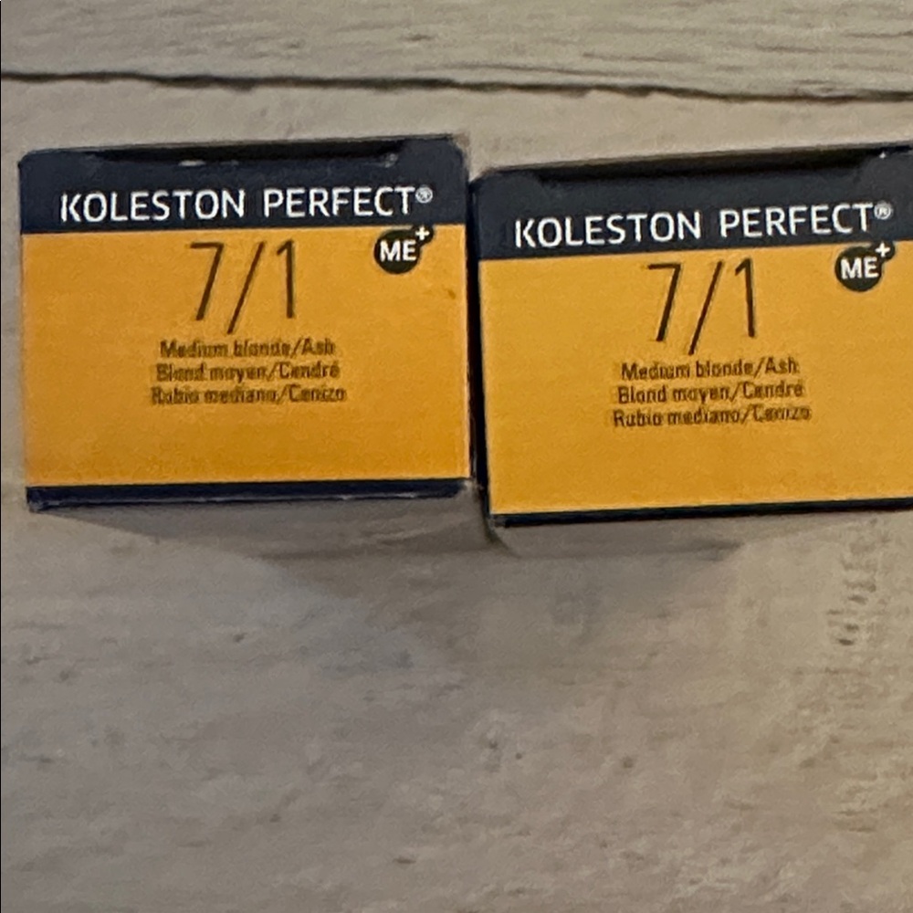 Wella Koleston Perfect Me+ 7/1 Medium Blonde/Ash 
2-2oz 7/1 permanent Hair Color - Picture 2 of 3